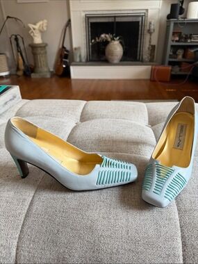 Bellini Vintage Baby Blue Leather Pumps Square Toe Size 6